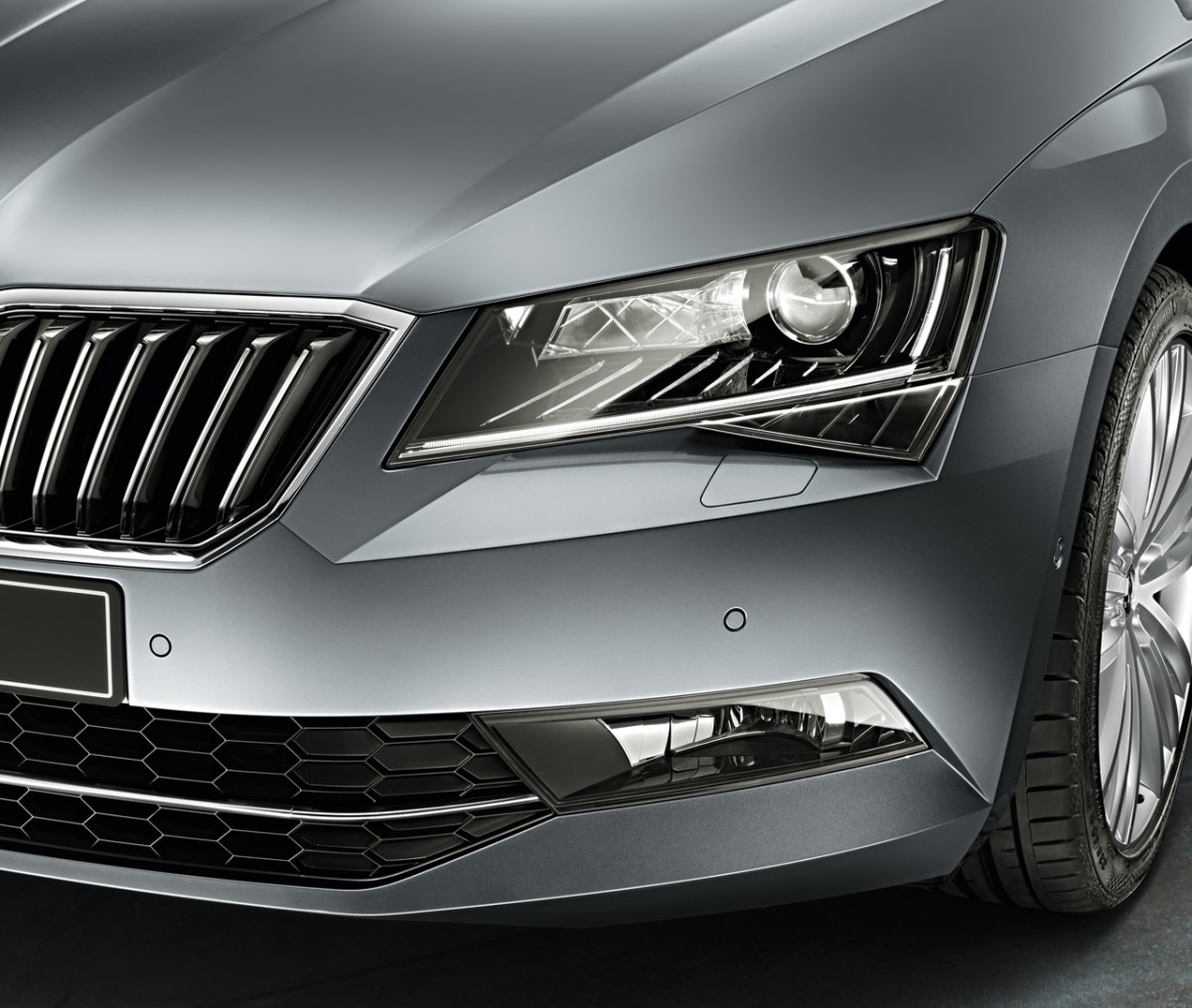 SKODA-Superb-dynamic-light-features-2