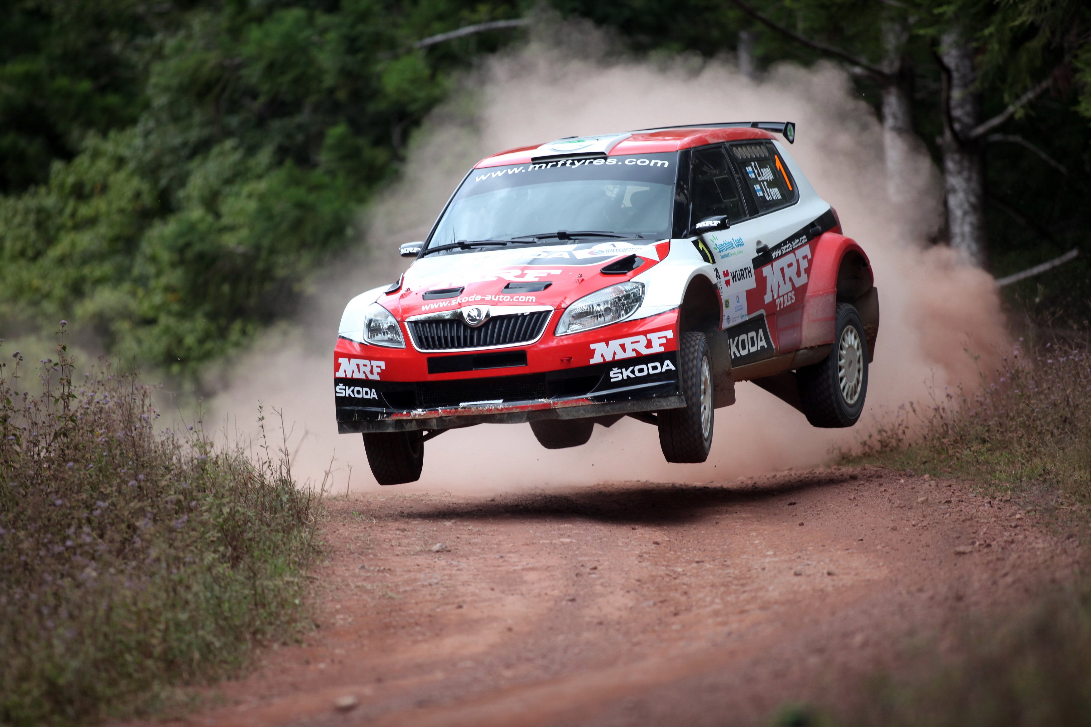 Сохранение ралли. Ралли прыжок. Кватро прыжок не ралли. Зрелищные прыжки ралли WRC. Skoda Rally crash.