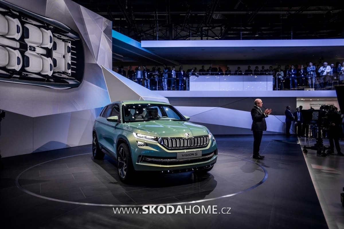 SKODA-VisionS-15