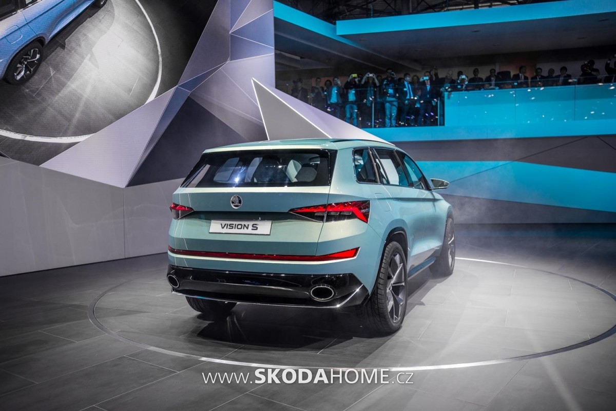 SKODA-VisionS-19