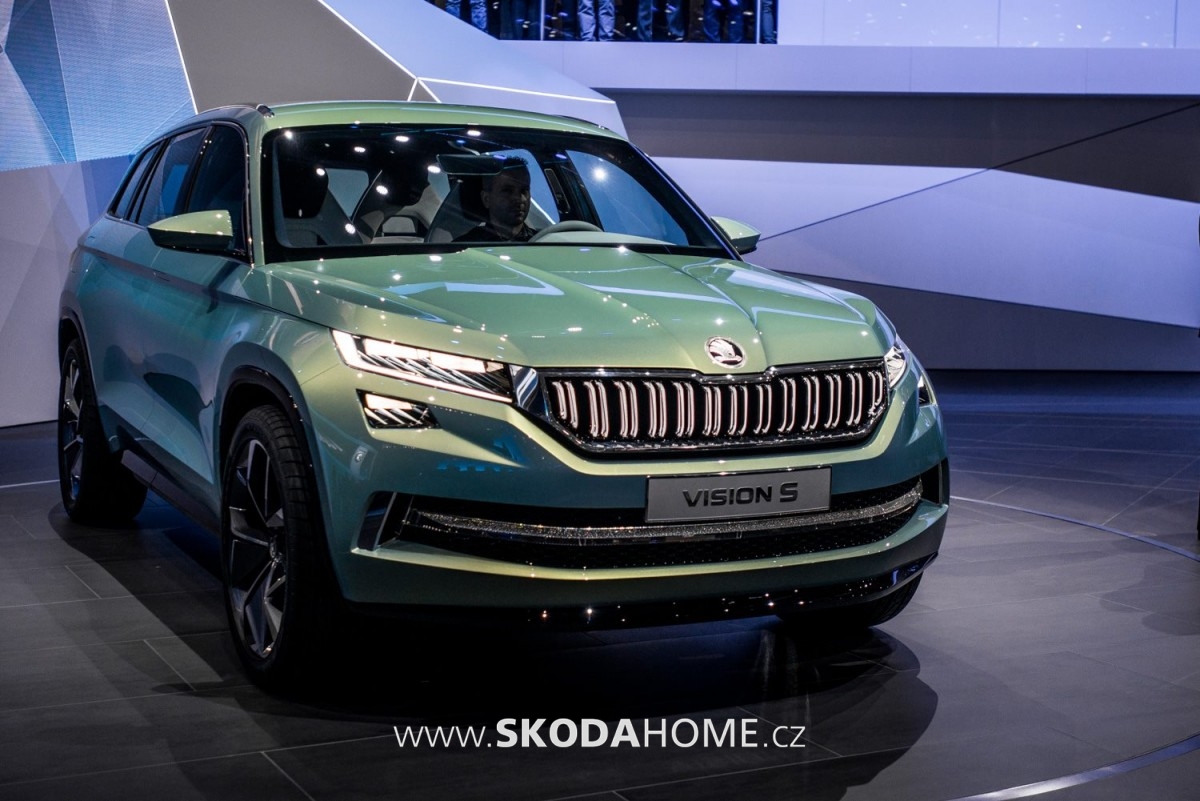 SKODA-VisionS-23