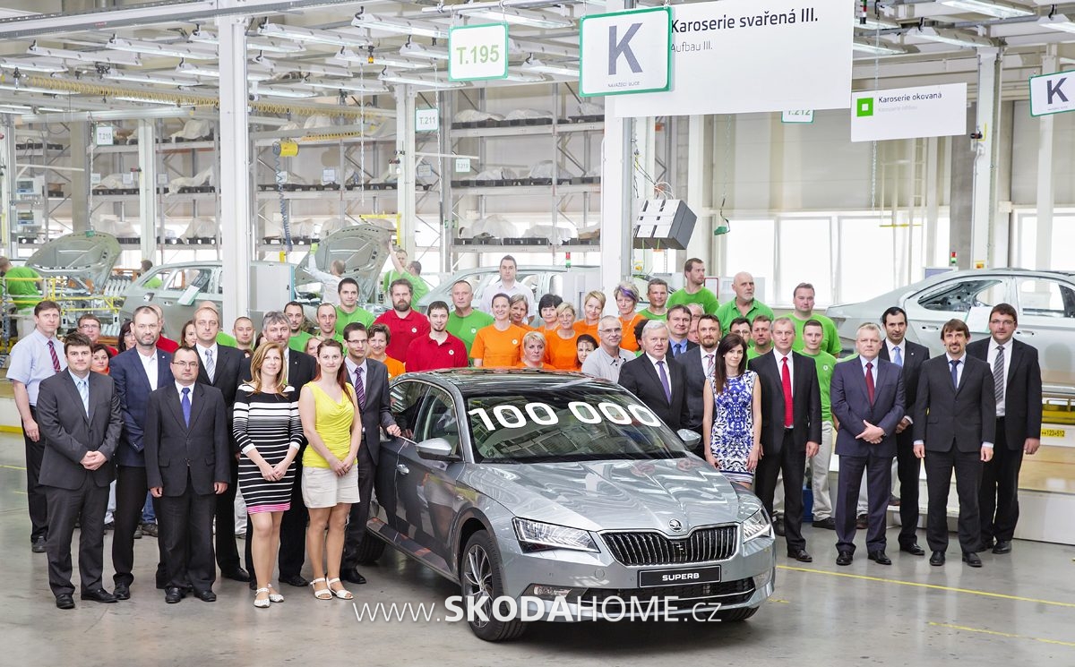 skoda-superb-100000-01