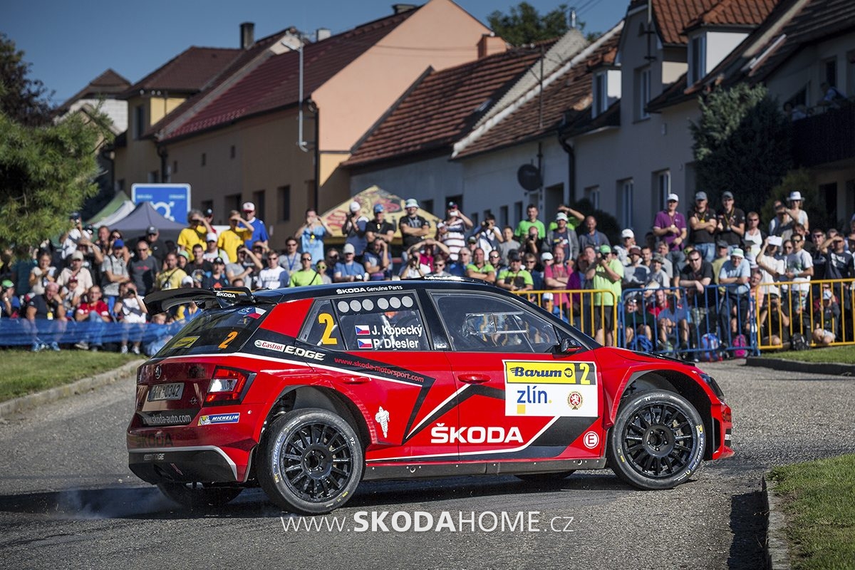 Skoda-fabia-R5-red-barumka-2016-16